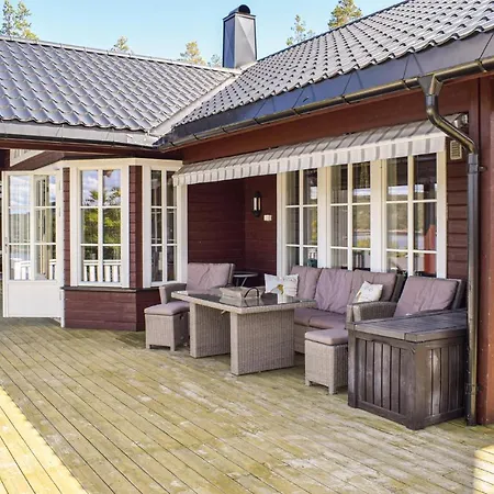 4 Bedroom Nice In Semesterbostad